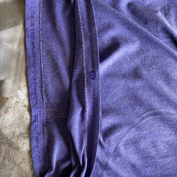 Lululemon Athletica Womens Swiftly Tech Crewneck Pullover Stretch Top Purple 8 - Picture 9 of 15